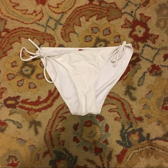 Bikini set with 2 bottoms - Picture 4 of 8